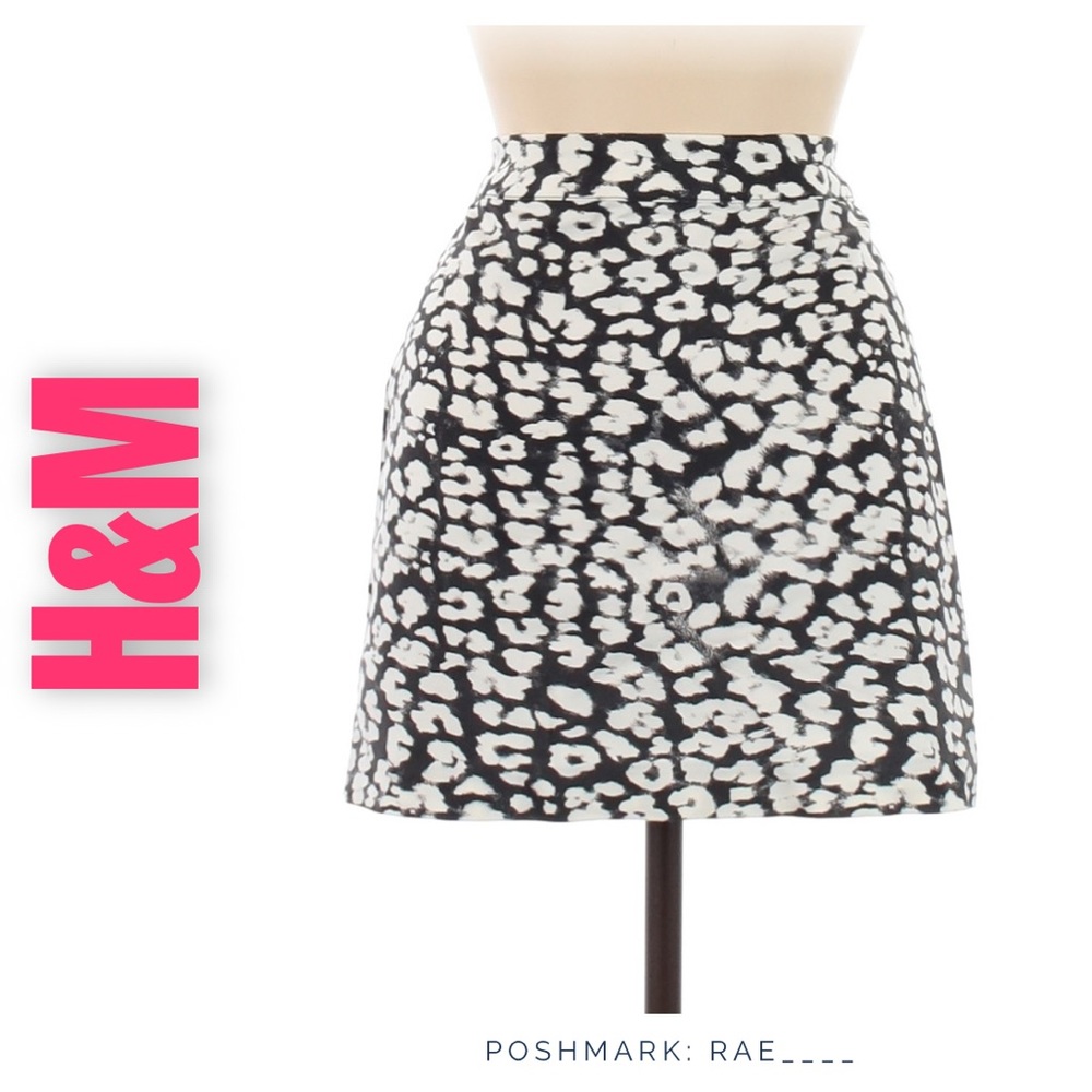 ✨ H&M Black Animal Print Leopard Black & White Mini Skirt…
